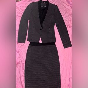 WhiteHouseblackmarket black white blazer skirt suit set size 2